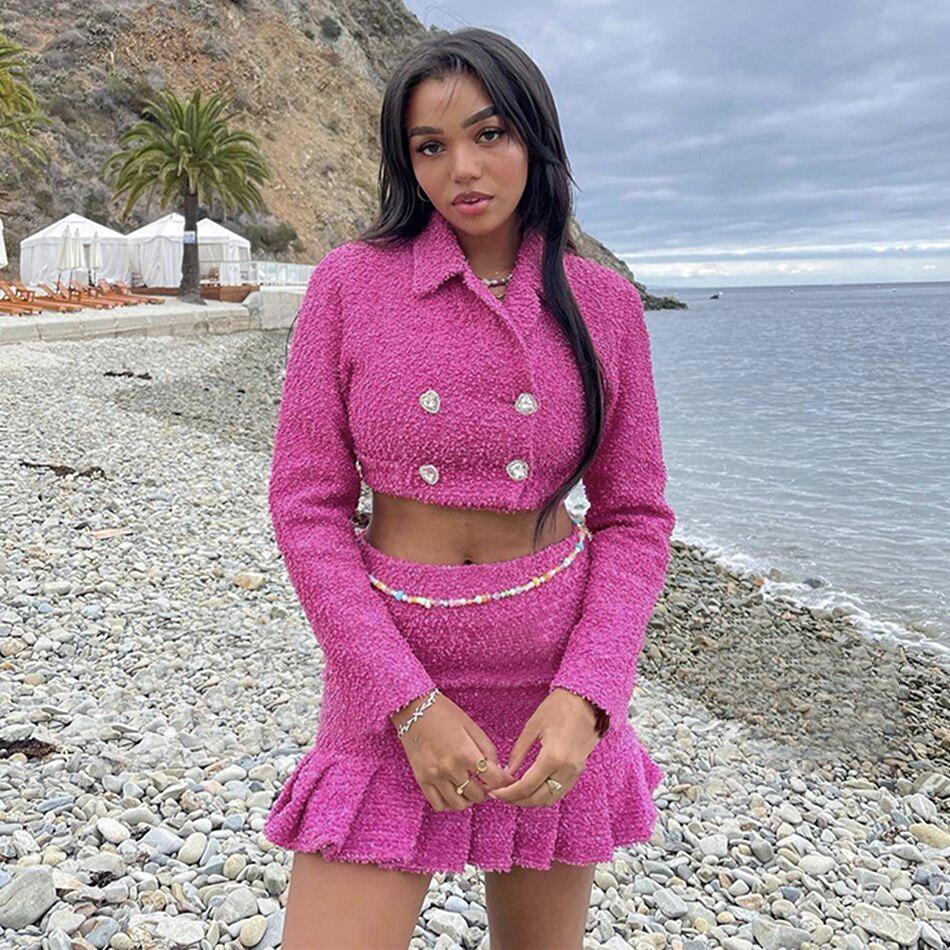 Ensemble deux pièces en Tweed Rose Veste Double boutonnage courte et Mini jupe plissée taille haute - Paris Deluxe
