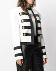 Veste Blanche avec Bandage Noir Boutons Lion Sur Poignetss - Paris Deluxe
