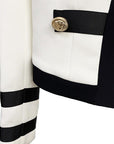 Veste Blanche avec Bandage Noir Boutons Lion Sur Poignetss - Paris Deluxe