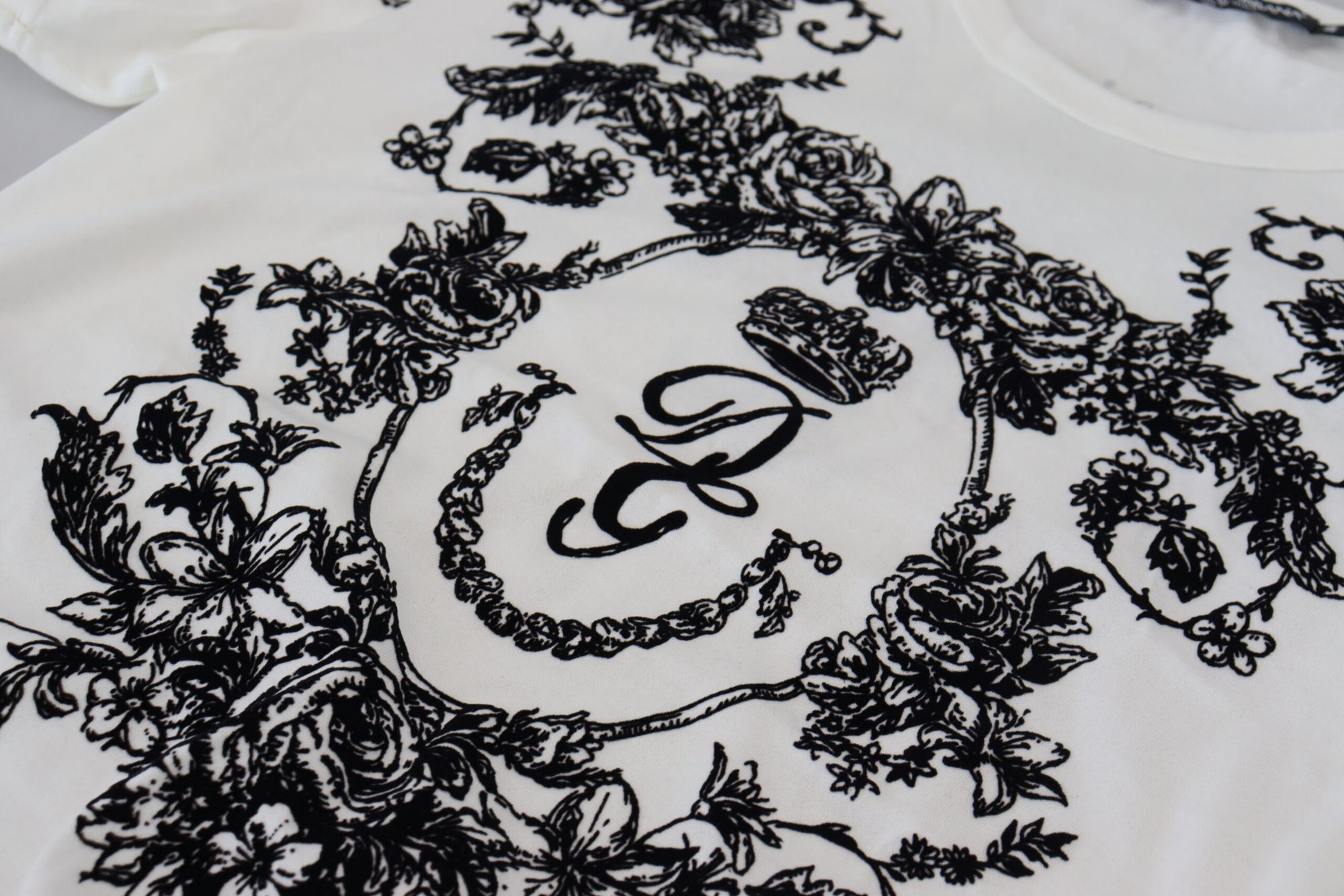 Dolce &amp; Gabbana Elegant Floral Crown Tee
