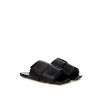 Bottega Veneta Elegant Black Leather Maxi Intreccio Mule