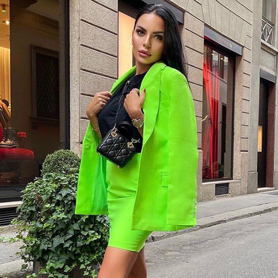 Deux Pièces Vert Fluo Mini Jupe & Blazer Look New York 2022 - Paris Deluxe